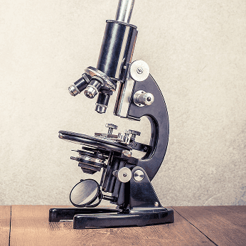Microscópio antigo